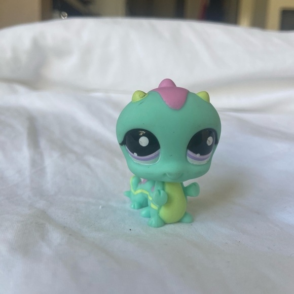 Littlest Pet Shop #1945 Caterpillar - Picture 11 of 12